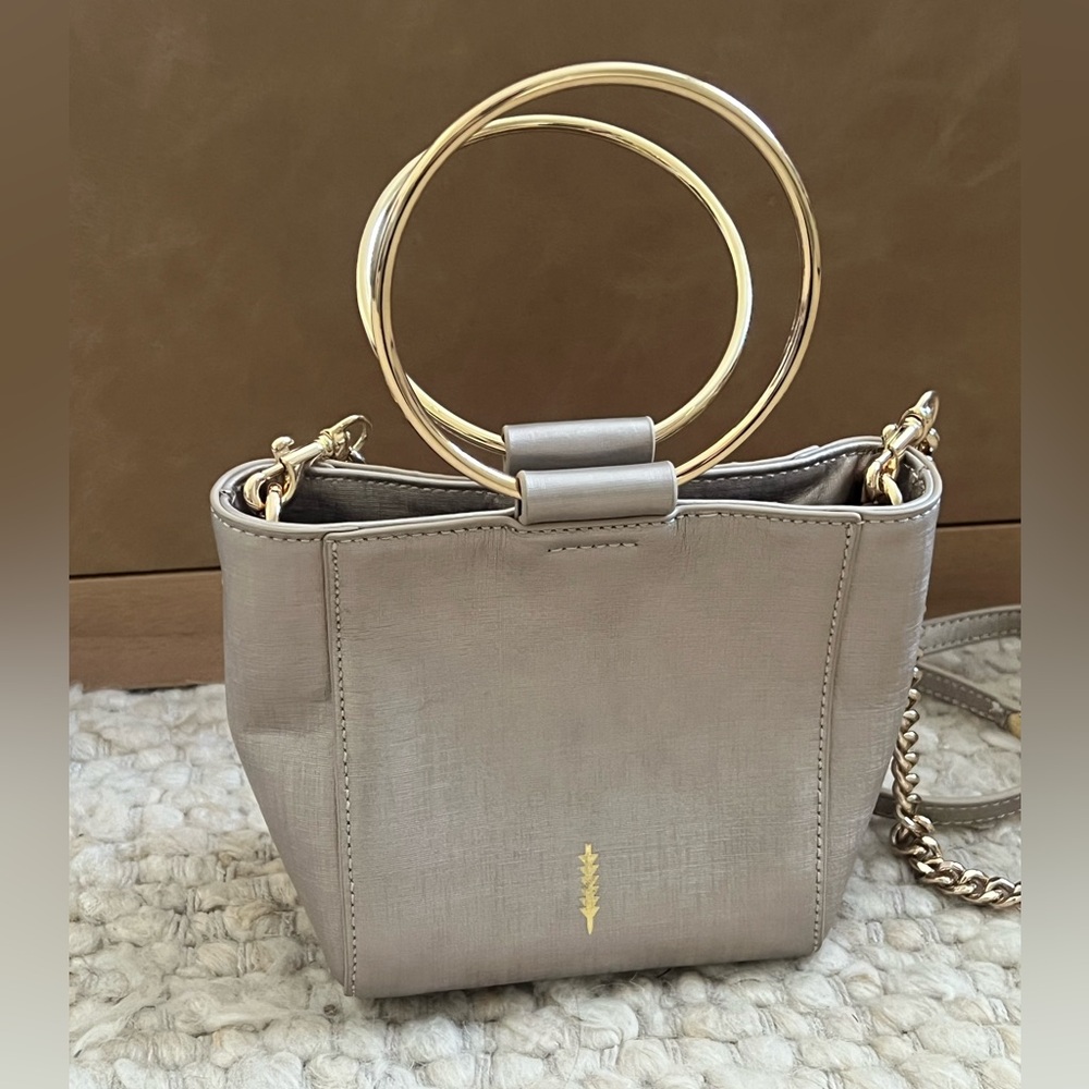 🩷NWOT🩷 Thacker Beige/ Gold Satin Handbag with Gold handles